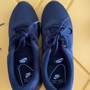 Womens Nike all black size 9.5 never worn